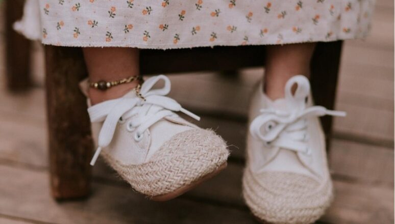 At What Age Should Children Start Wearing Shoes?